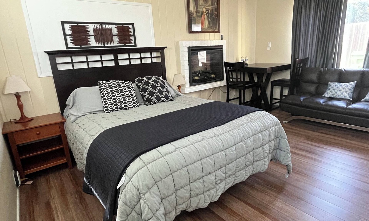 Westlake House | Private Studio with Garden View near SFSU, SF, and BART