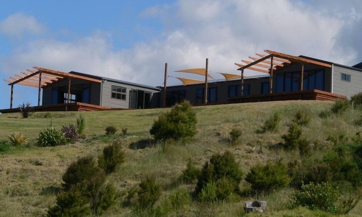 Whangapoua House | Private stunning elevated ocean veiws