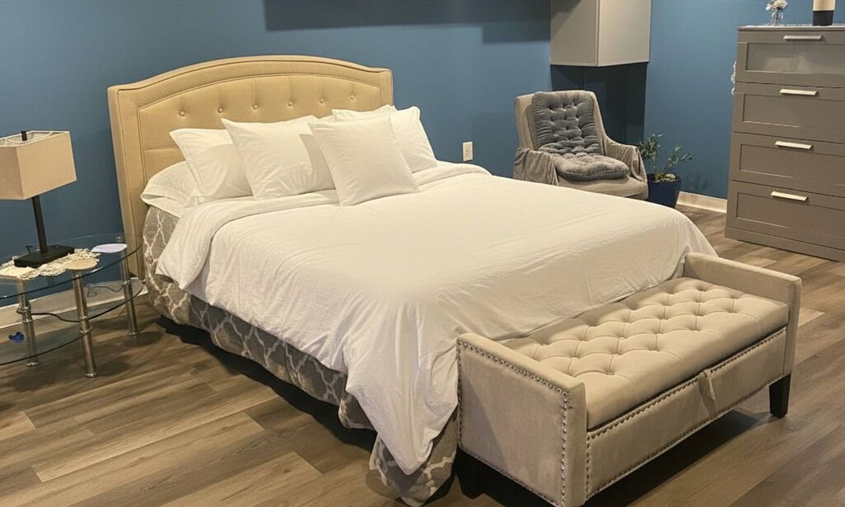 Bergen House | Private stylish suite tucked inside a classic Jersey City brownstone