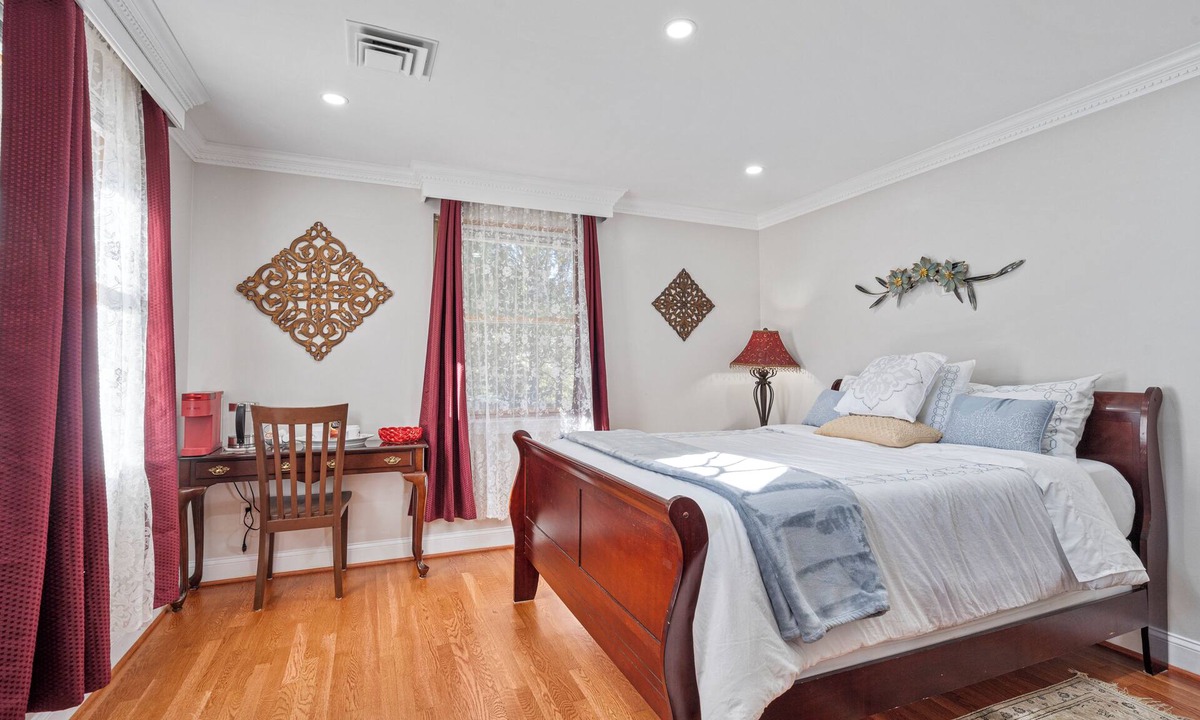 National Harbor House | Private Suite 3 near National Harbor Pvt Entry