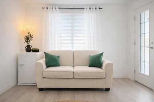 Airdrie Apartment | Private Suite in Airdrie Near Calgary Free Parking