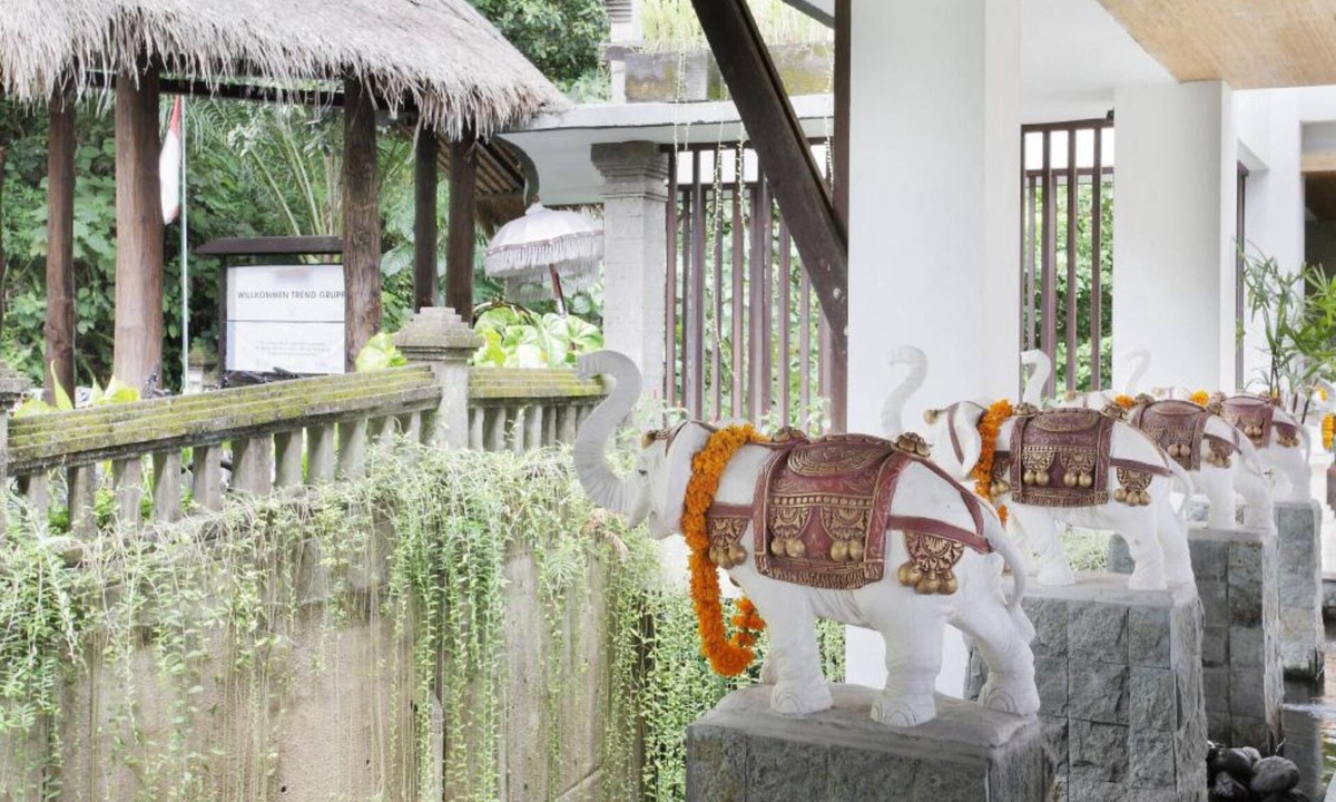 Kelusa Cabin | Private suite in Ubud, sleeps 2 people, surrounded by lush green surroundings