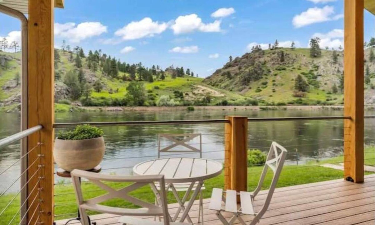 Cascade Apartment | Private Suite on the Missouri River