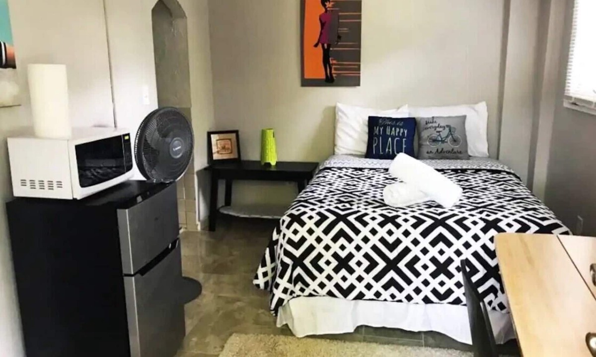 East Side House | Private Suite Sleeps 2 Near Emory