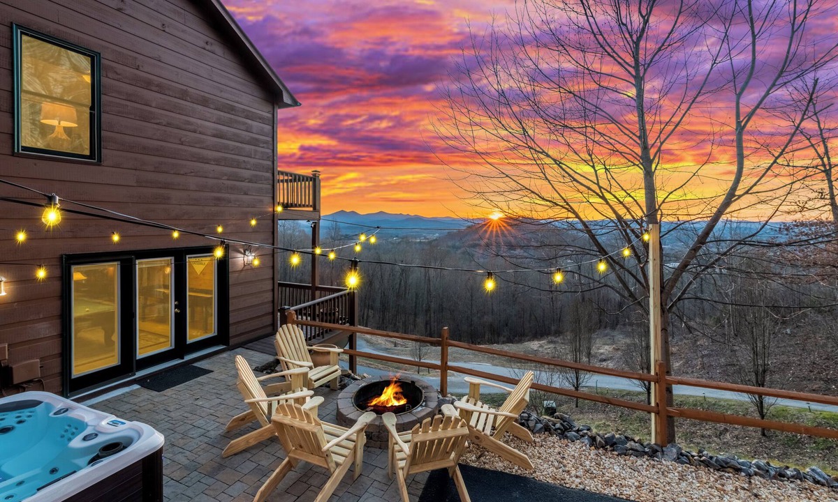 Blairsville Cabin | Private Sunset-view Cabin Hot Tub Sauna Game Room Dog-friendly