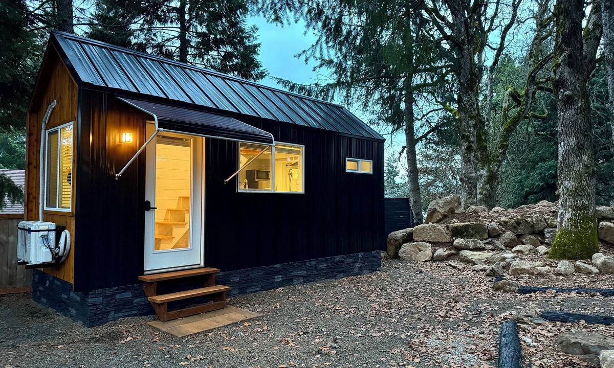 Underwood Cabin | Private tiny home just minutes from town!
