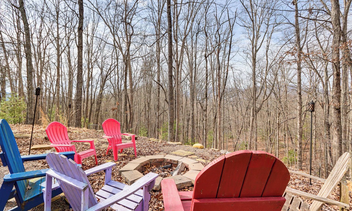 Murphy Cabin | Private Trail & Large Porch! 2-Acre Murphy Retreat