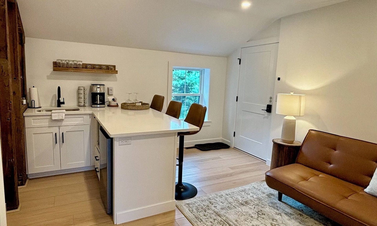 Town of Kirkland Apartment | Private two-bedroom near Hamilton College, Utica University & Colgate U
