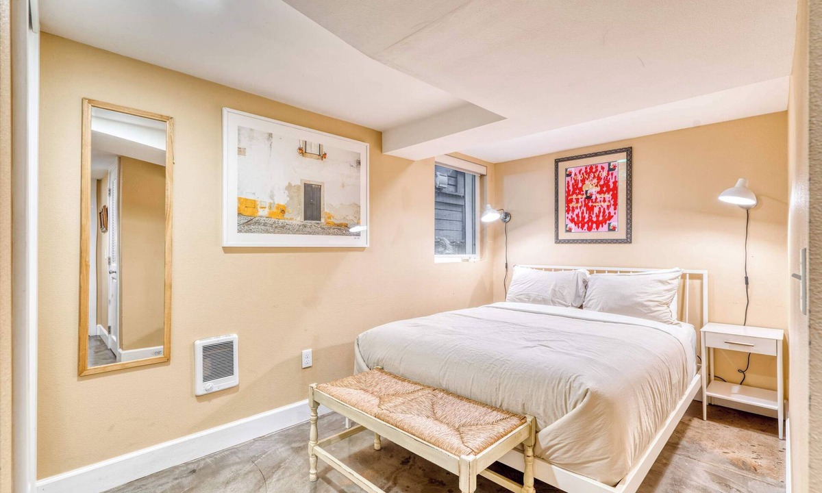 Goose Hollow House | Private Underground Getaway - 92 WalkScore