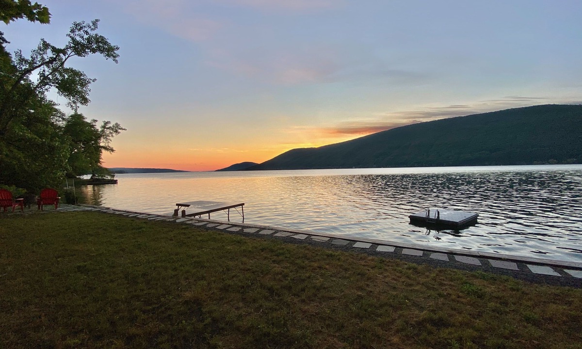 Naples Cottage | Private! Unique Lake Front Cottage. Heron Cove Sanctuary, Beauty & Peace!