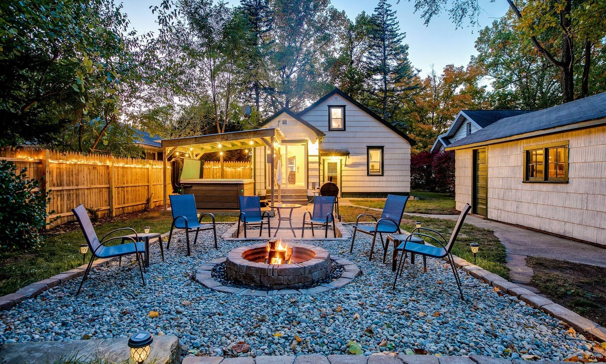 Harters Heights House | Private Unit—Hot Tub—Walk to ND