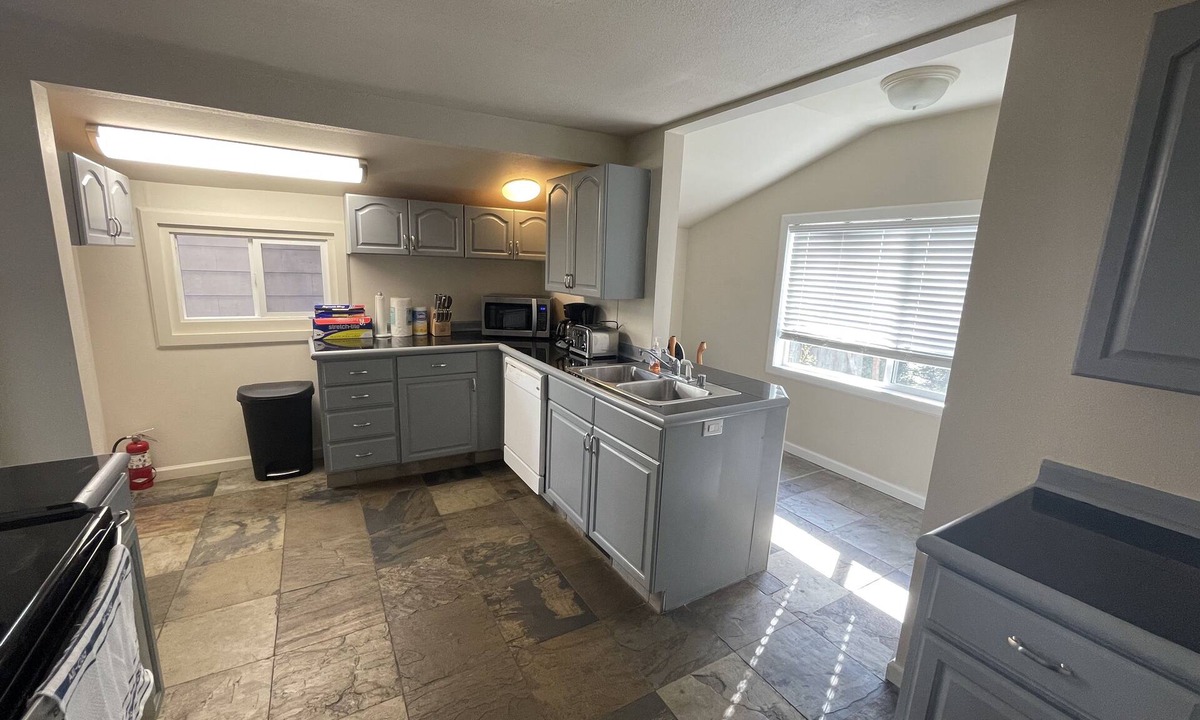 Mid-Beacon Hill House | Private Upper Unit of Duplex. Walk's Paradise. Good Transit