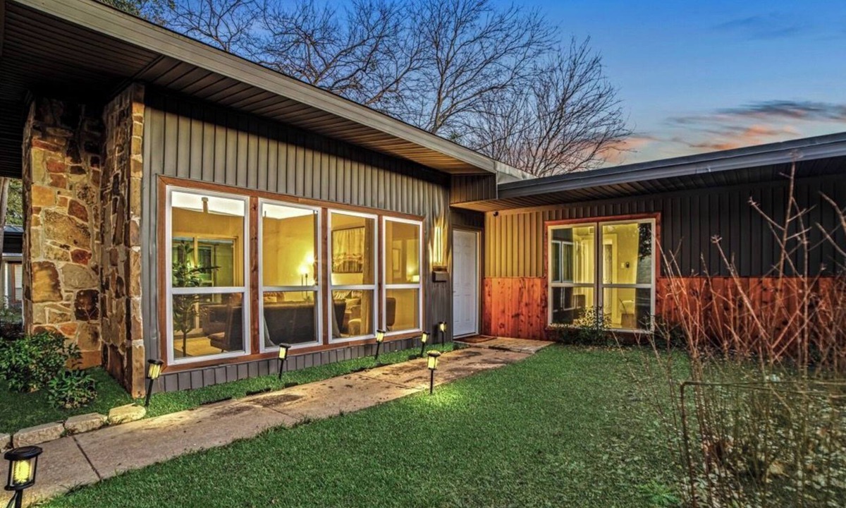 Park Central House | Private vacation home in Dallas