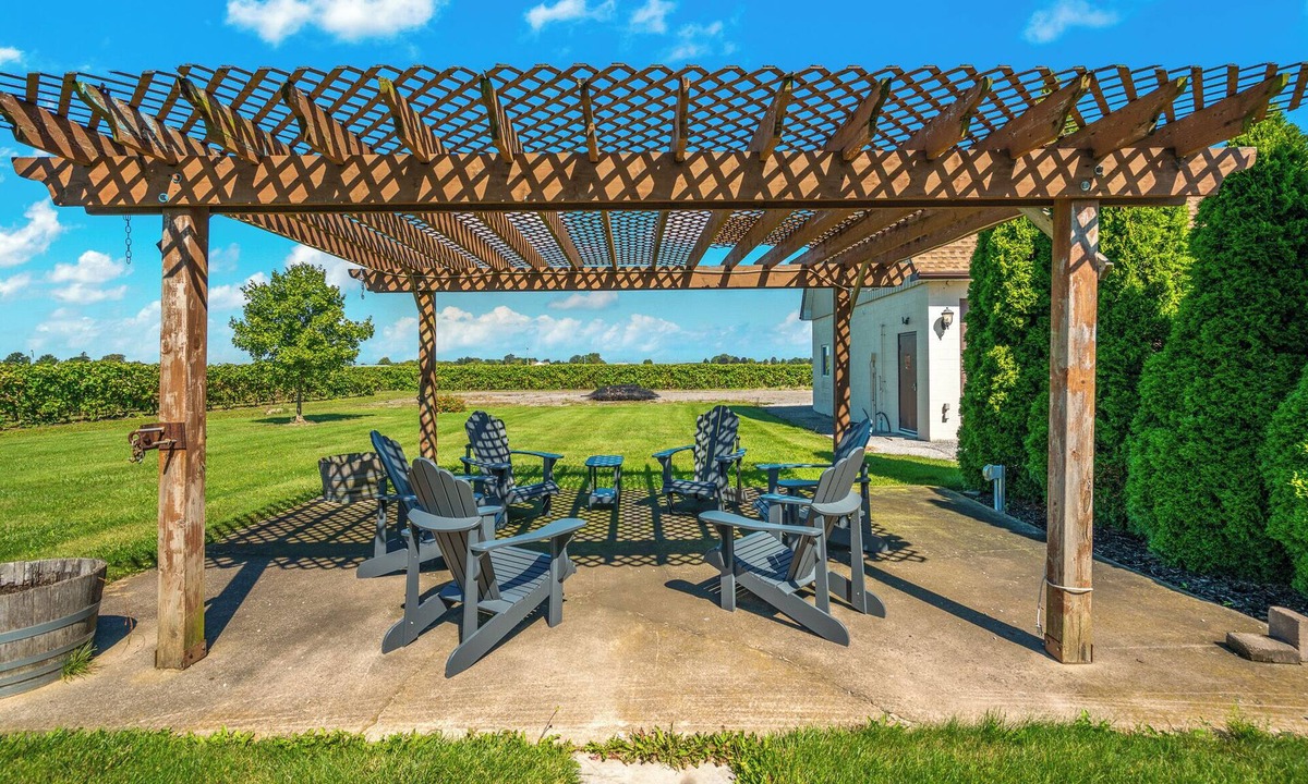 Virgil House | Private Vineyard Home w/2 Bedrooms - Mins to Old Town NOTL & Falls