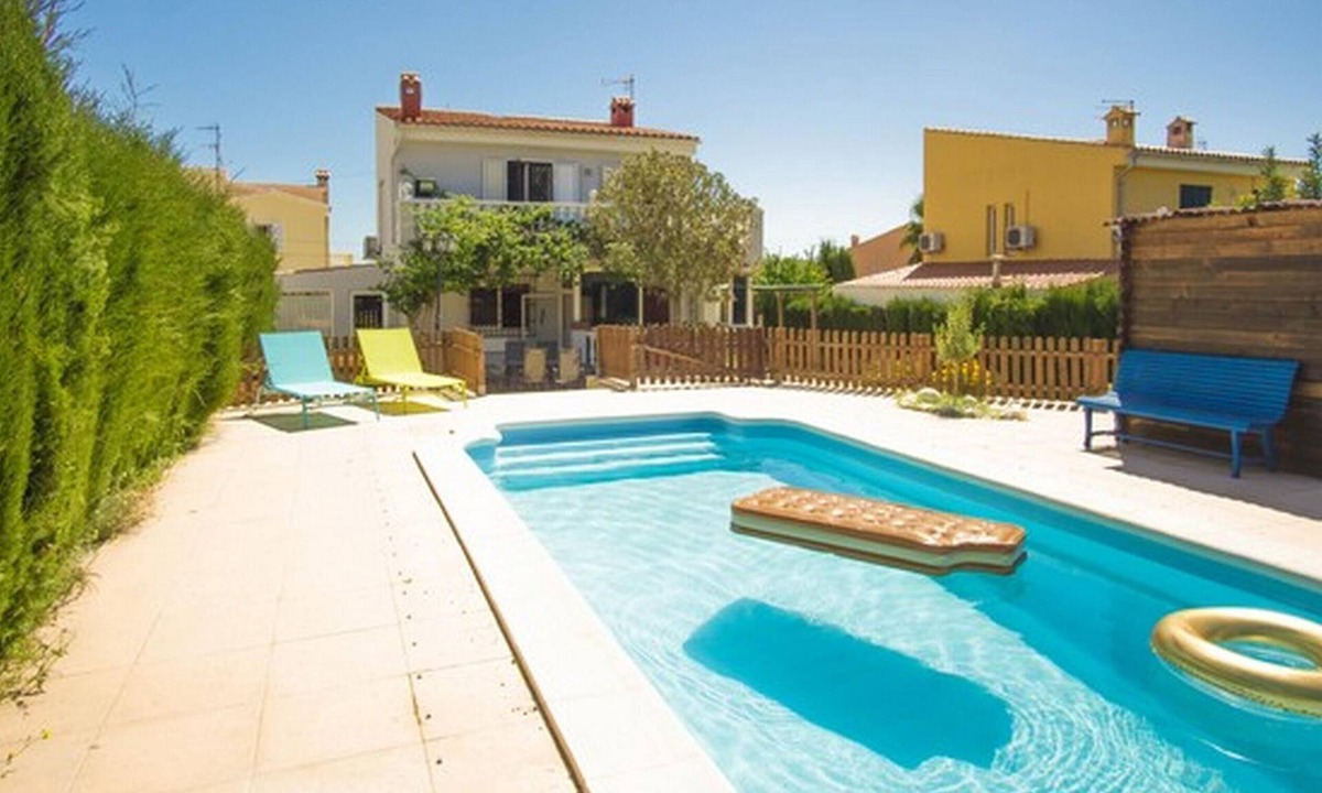 Peniscola Ski Chalet | Private villa with swimming pool, 3 bedrooms, Barbecue, WIFI