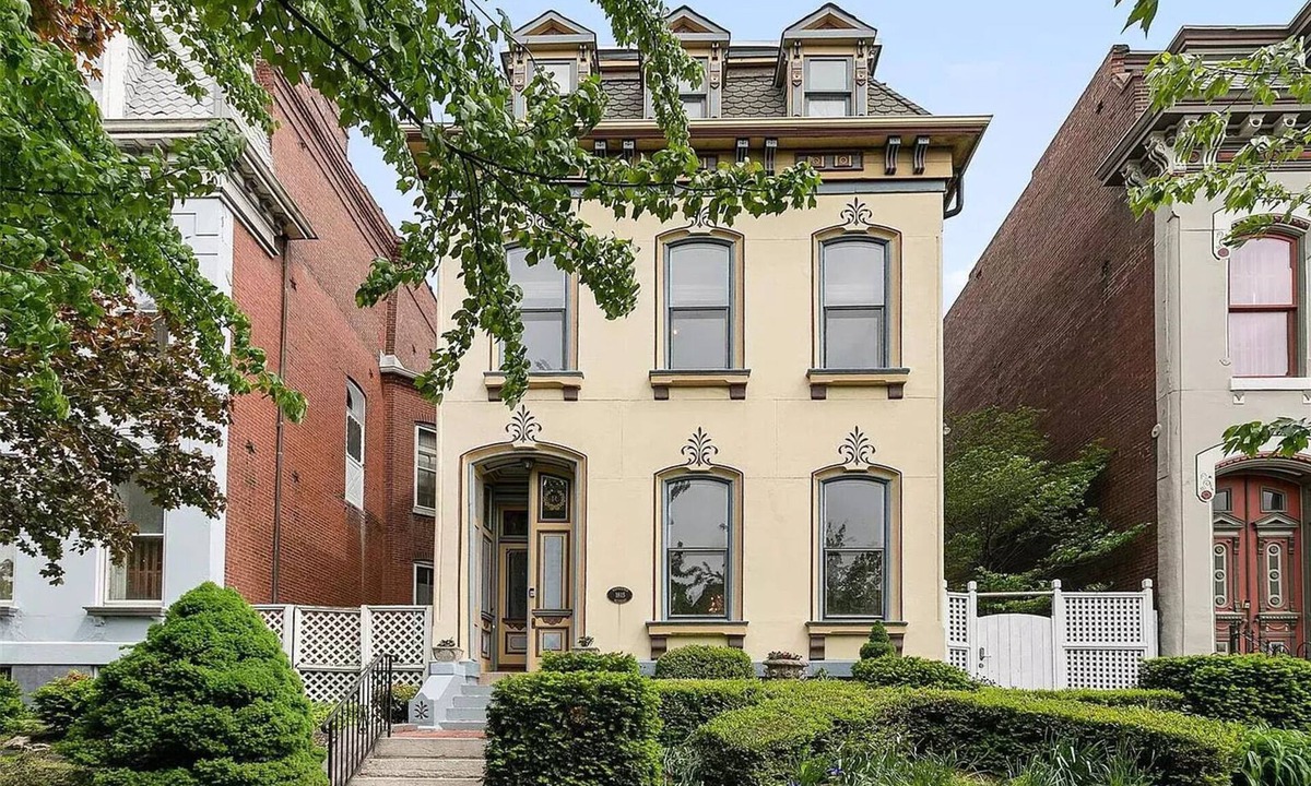 Lafayette Square Bed & Breakfast | Private Victorian Room with Kitchenette & stunning master bath