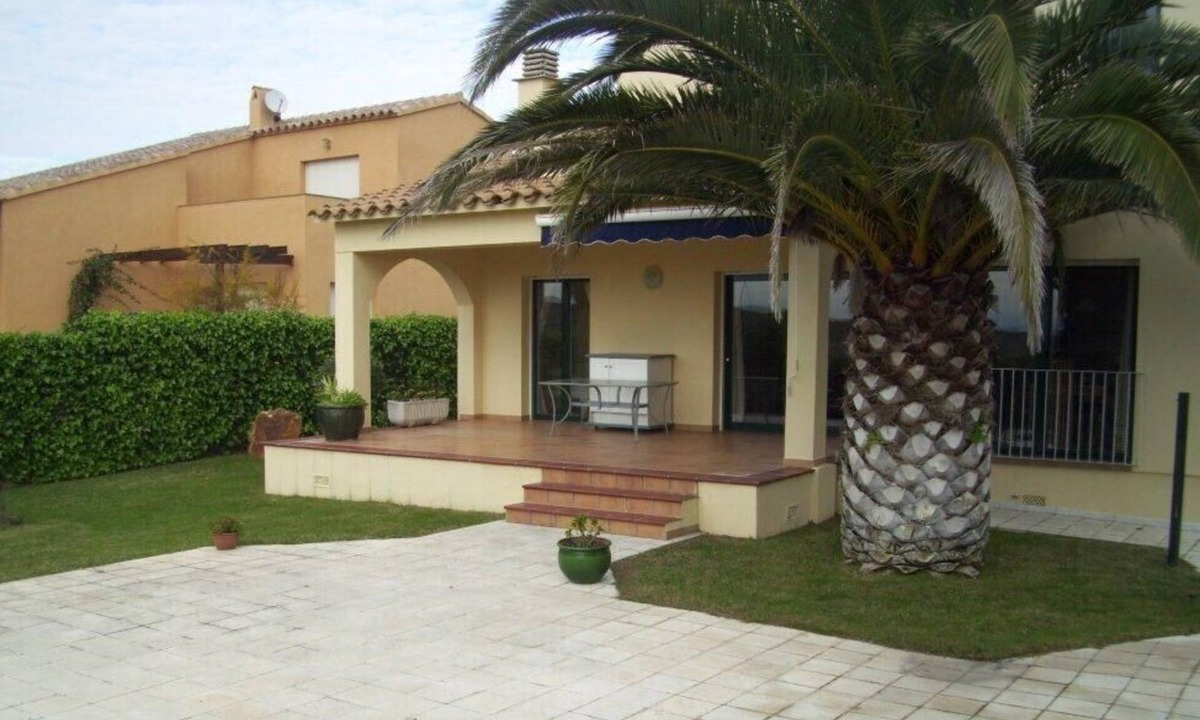 L'Escala Villa | Private Villa for 7 persons – Pool, Garden, WiFi & Parking - Villa Pilans