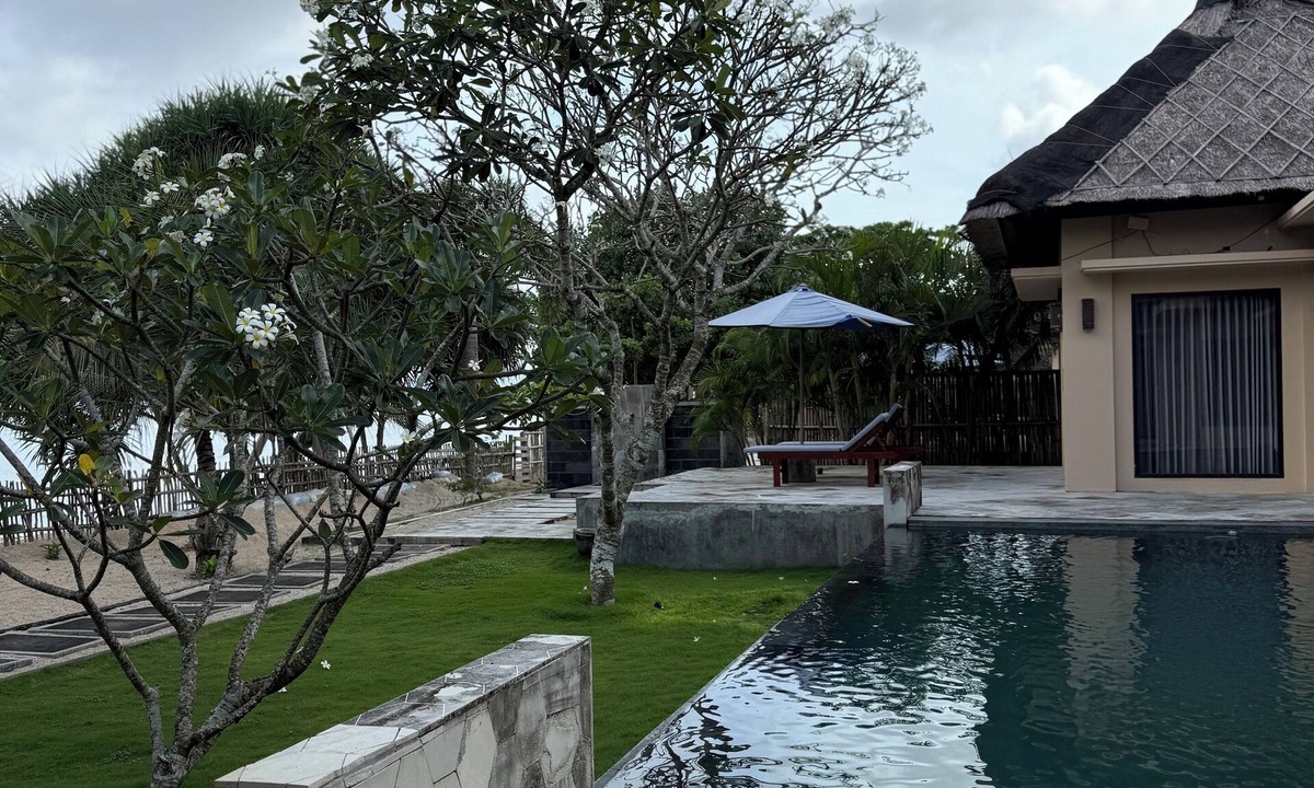 Sekotong Barat Villa | Private villa on a beautiful sandy beach with its own pool