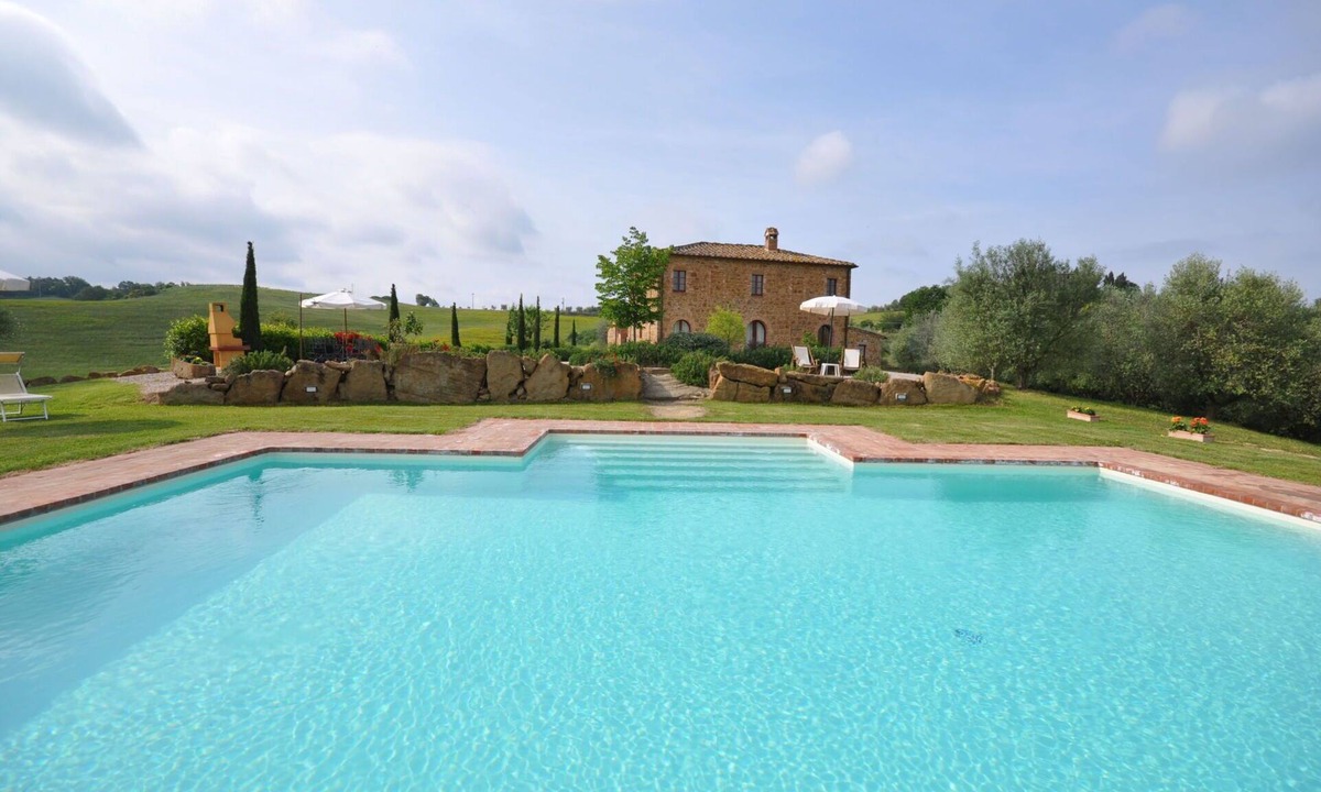 Trequanda Villa | Private Villa with private pool, A/C, WIFI, TV, pets allowed, panoramic view, close to Montepulciano