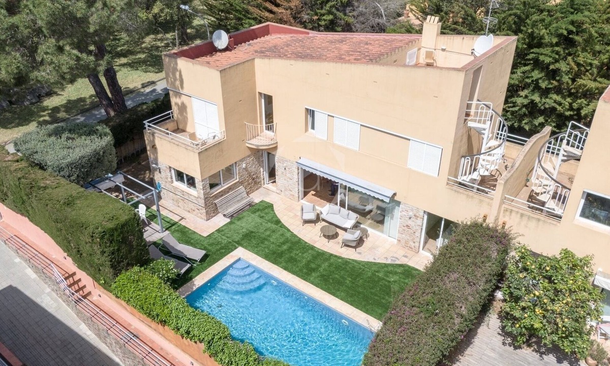 Calella de Palafrugell Villa | Private villa with pool in Calella, 7min-walk to beach