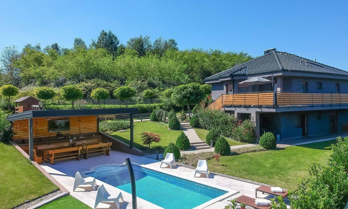 Bosiljevo House | Private Villa with private pool, WIFI, hot tub, A/C, TV, terrace, pets allowed, panoramic view