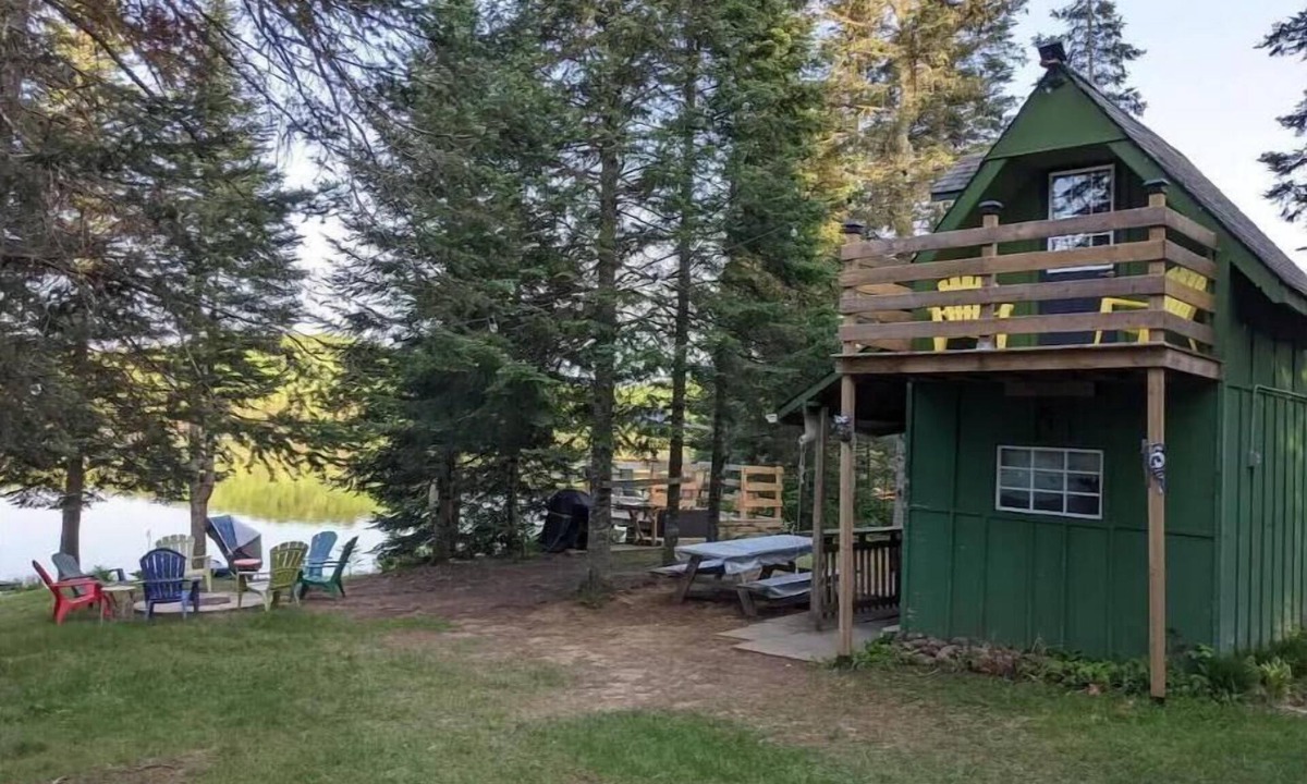 Novar Cabin | Private waterfront bunkie cabin + RV trailer