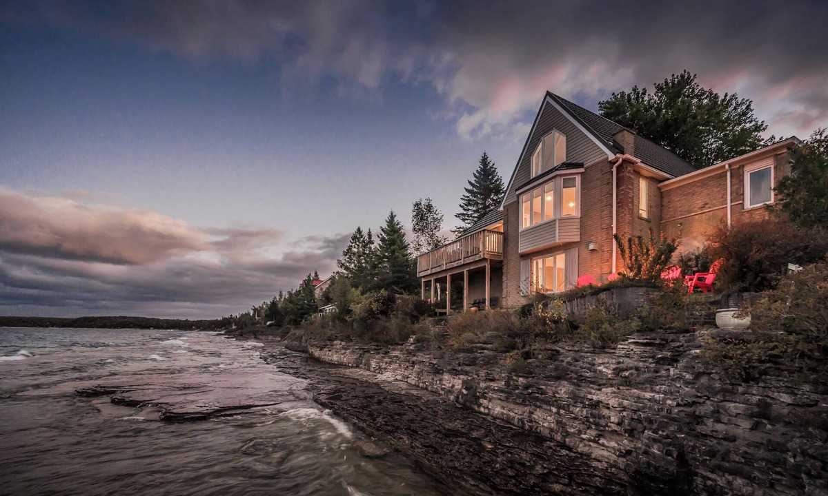Lion's Head Cottage | Private Waterfront Escape