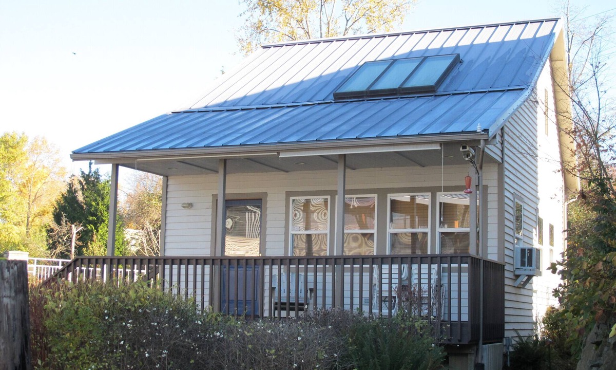 Kennydale Cabin | Private Waterfront Cabin on Lake Washington