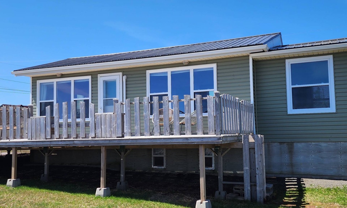 Cap-Pele Cottage | Private waterfront cottage with beautiful ocean views