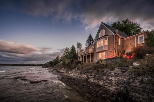 Lion's Head House | Private Waterfront Escape