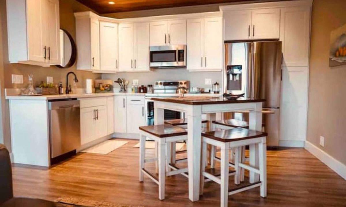 Union House | Private Waterfront View Studio