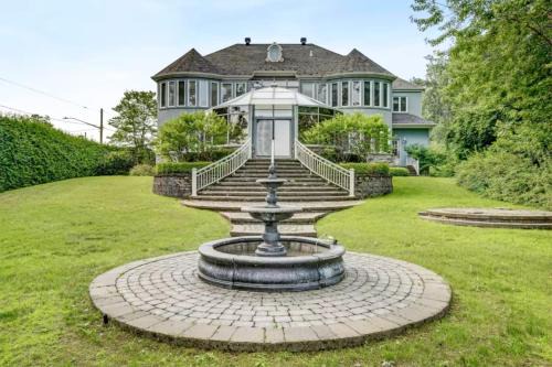 Laval Villa | Private Waterfront Villa 9 BR Peaceful