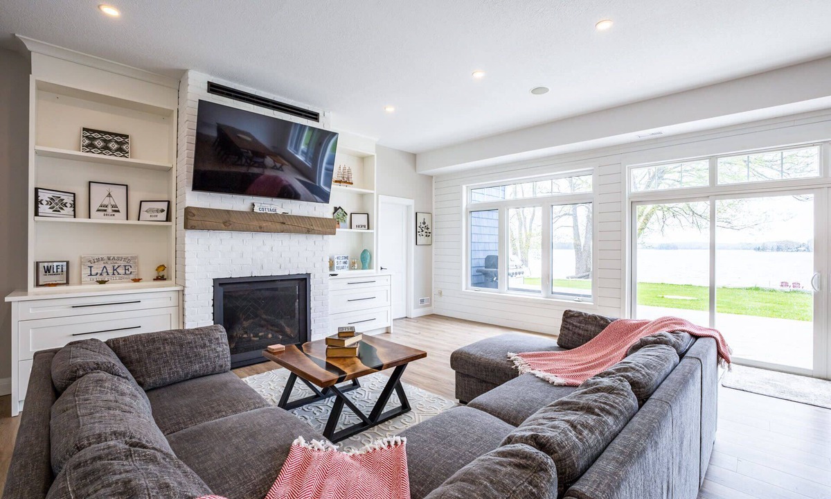 Coe Hill House | Private Wollaston Lake Oasis