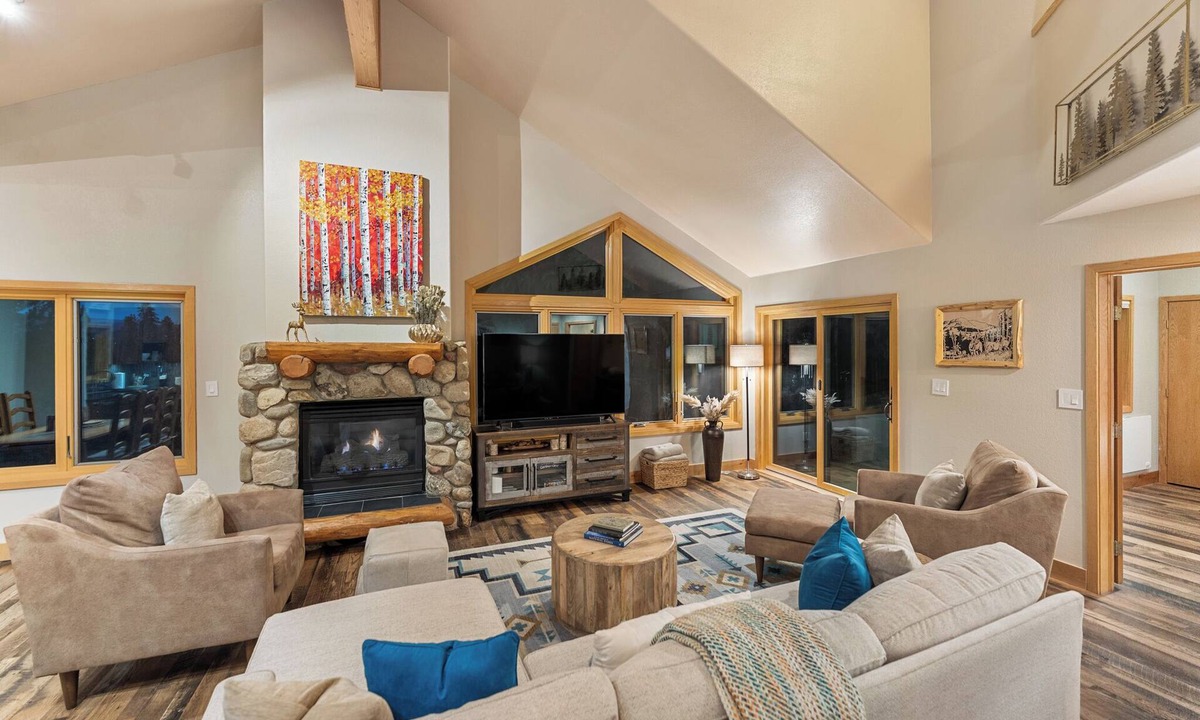 Three Peaks House | Private Wooded Setting with Open-Concept Layout and Updated Kitchen