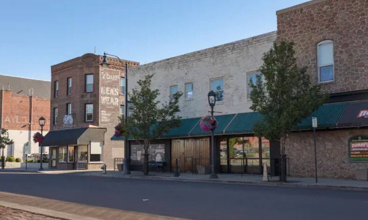 Brownstown Condo | Private Workout Gym and Studio Apartment Historic