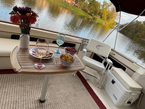 Catskill Boat Rental | Private Yacht on Catskill Creek
