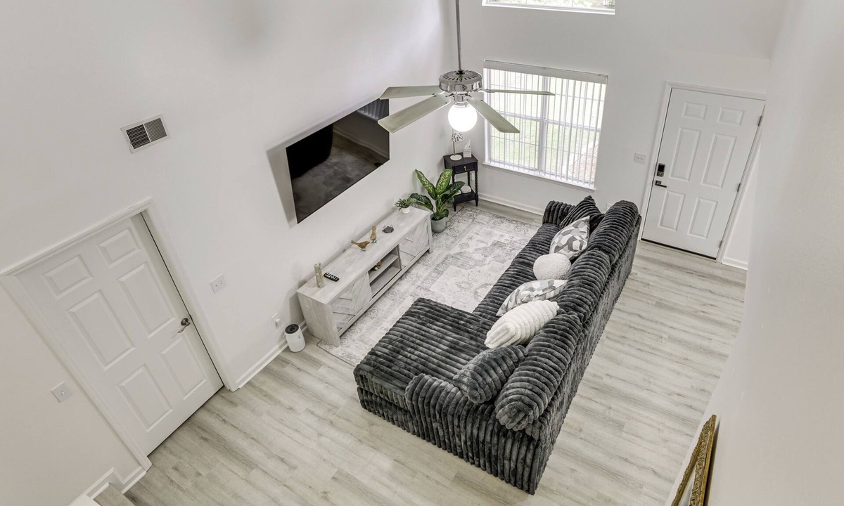 Tallahassee Apartment | Private Yard + Deck: Tallahassee Towhome!