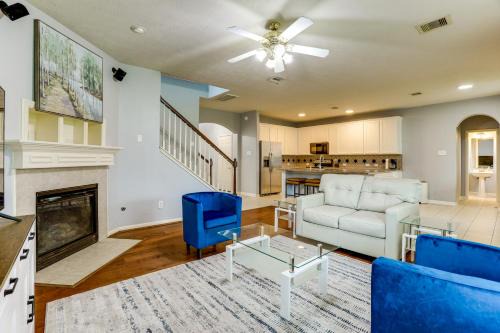 Richmond House | Private Yard & Furnished Patio! Rosenberg Retreat