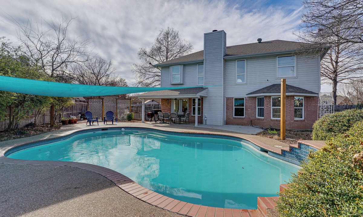Fort Worth House | Private Yard & Pool: 3,200-Sq-Ft Gem in Fort Worth