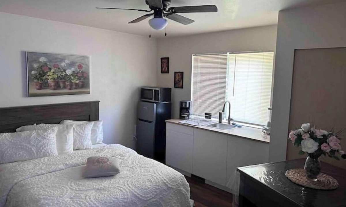 Marysville House | PrivateStudioSeparateBathromEntranceParkingLaundry