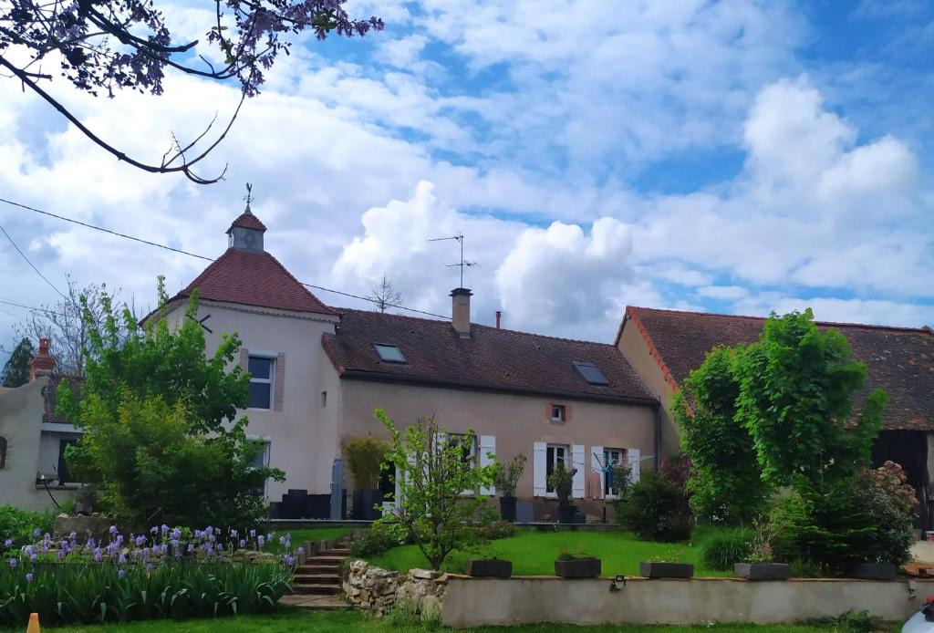 Saint-Remy-en-Rollat House | Proche de Vichy studio dans ancienne ferme