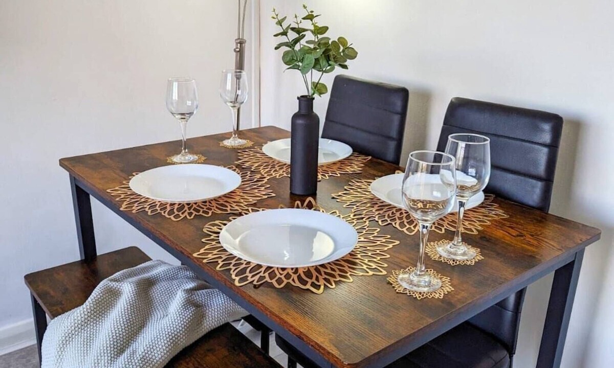 Colchester Apartment | Professional 3-bed flat (Sleeps 5)