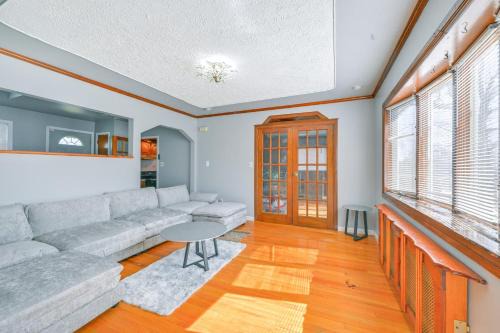 West Babylon House | Professional enviroment