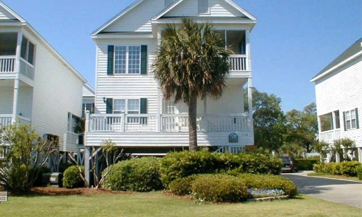 Surfside Beach House | Professionally Decorated,100 Yards to Beach, Shared Pool