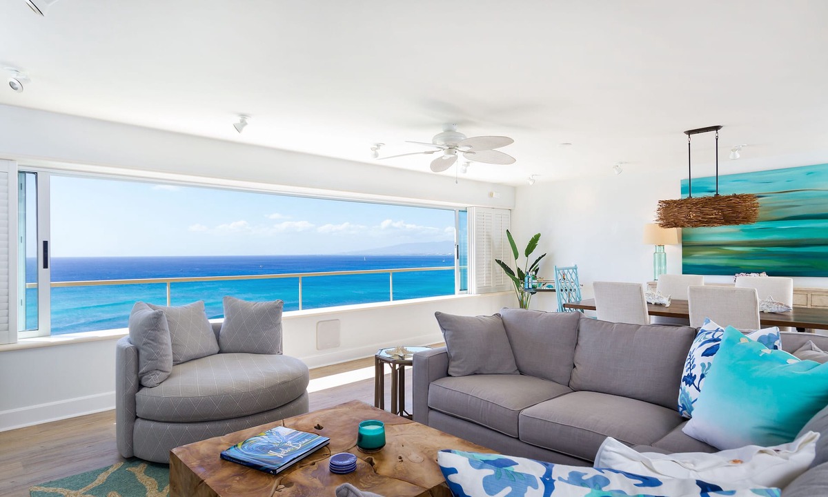 Diamond Head - Kapahulu - St. Louis Condo | Professionally Decorated, Beachfront, Double Unit on the 18th floor.