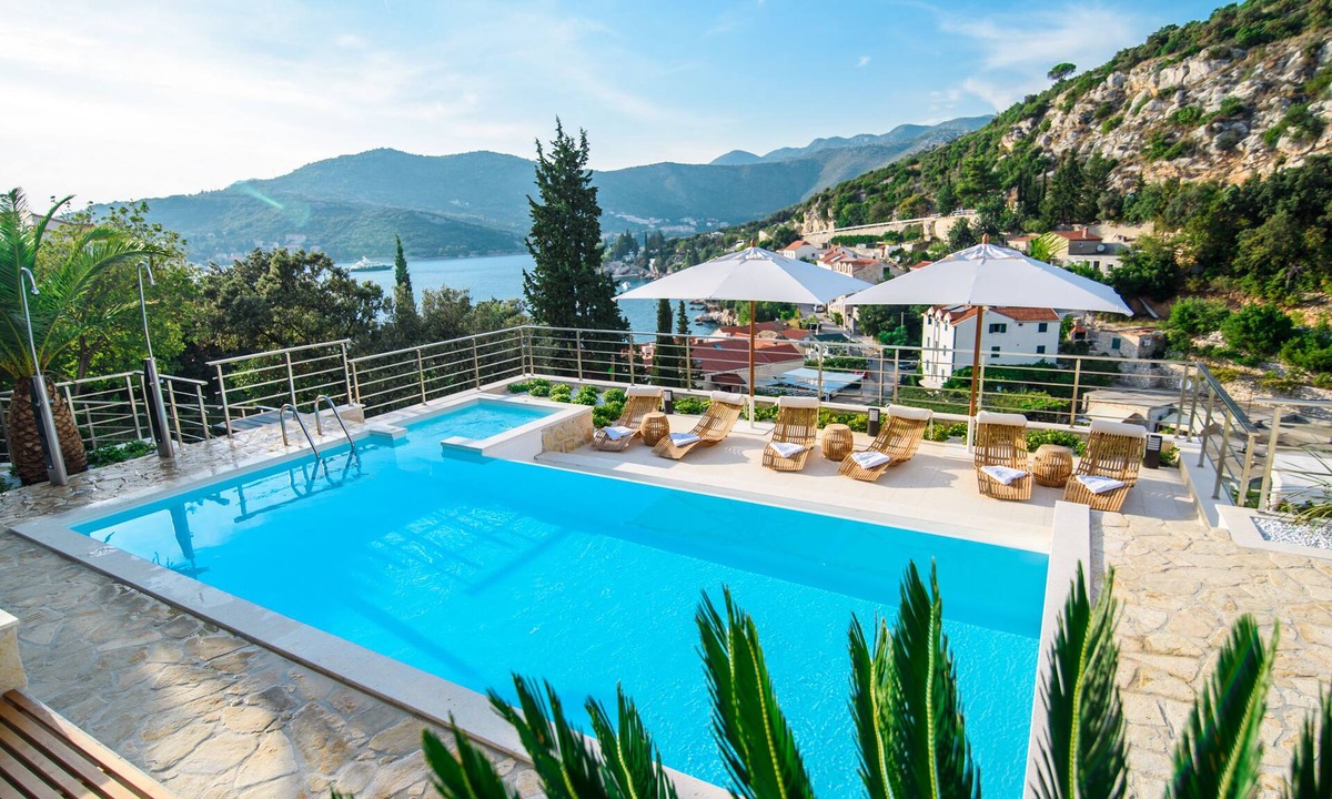 Stikovica Villa | Professionally managed villa, great views, pool, wifi, Local Concierge 247