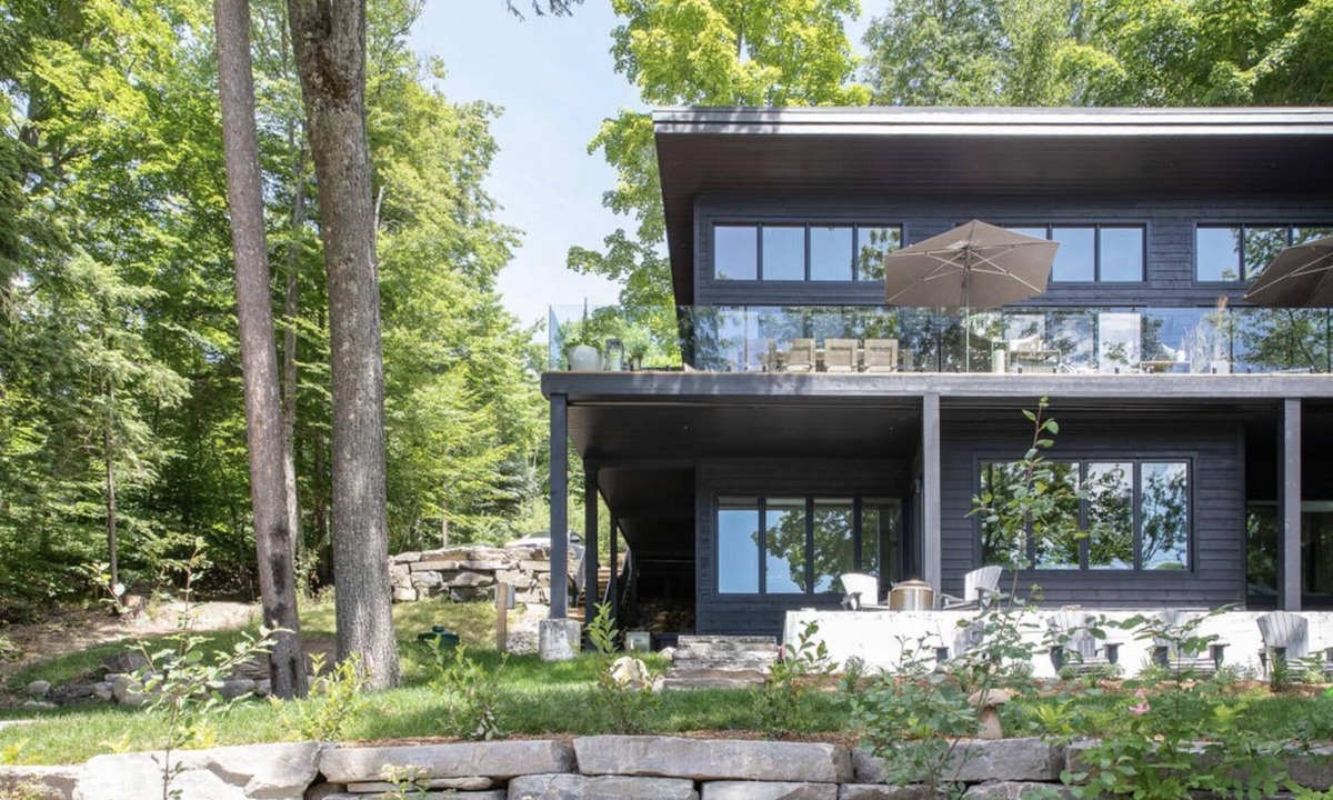 Muskoka Lakes Cottage | Professionally styled luxurious 4 bdrm 3 bath cottage on Lake Joe!