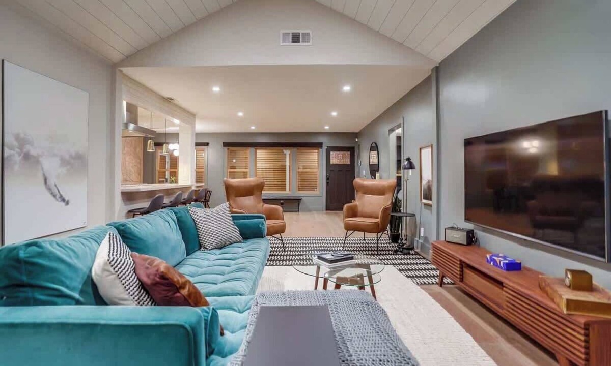 Laurel Canyon House | Projector - Pool Table - 15min DT - Pets OK - BBQ