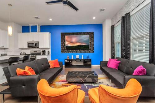 Riverside Terrace House | Prolific Chic Getaway Ft Style Comfort Location
