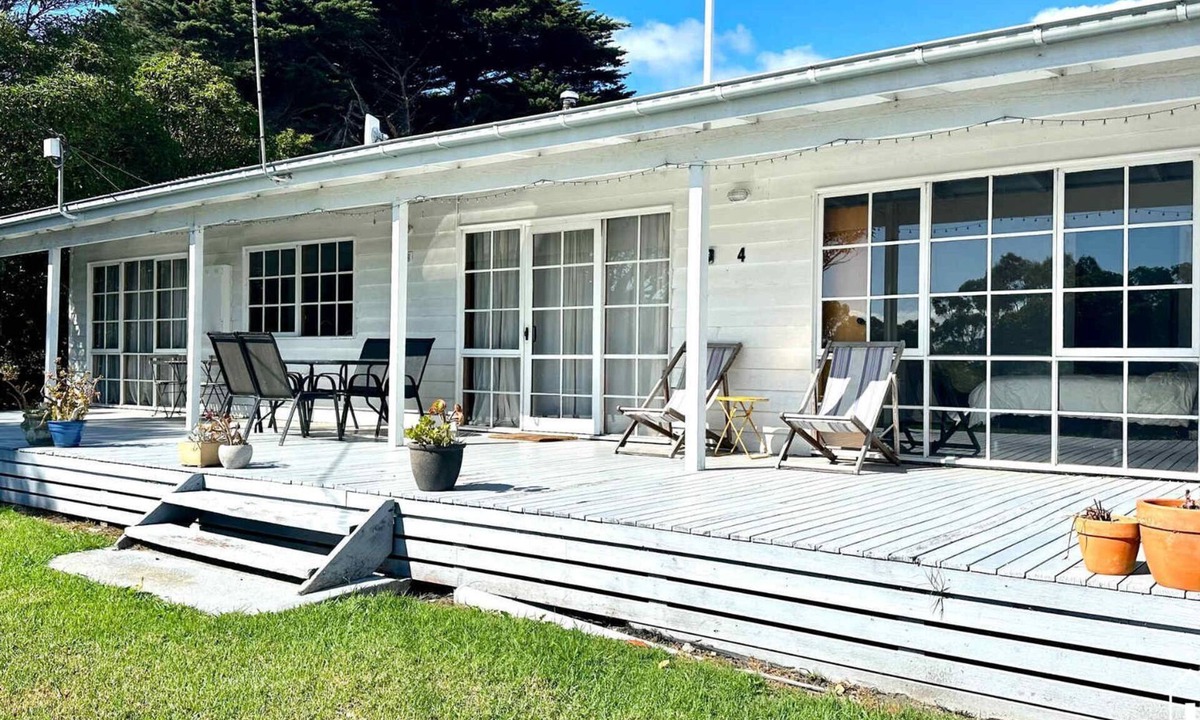 Yanakie House | Prom Queen